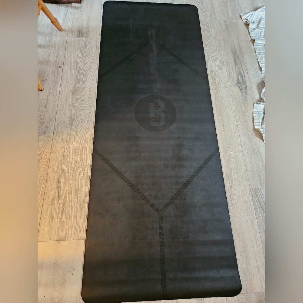 Black BUTI B Mat with Geometric Design To Keep You In Line!